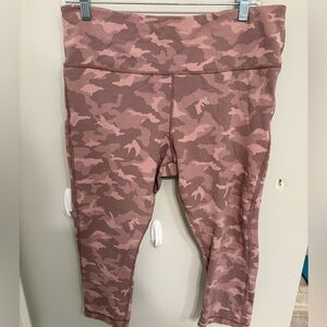 Athleta crop leggings, stash pockets